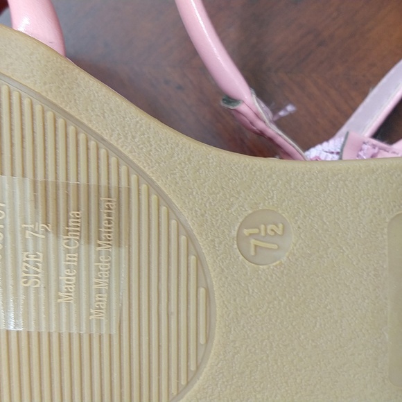 Journee Collection Sandals 7.5 - Picture 6 of 8